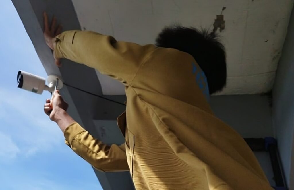 Pembongkaran CCTV Nonaktif oleh Wireka Teknologi & Diskominfo Pangandaran untuk Ruang Publik yang Aman