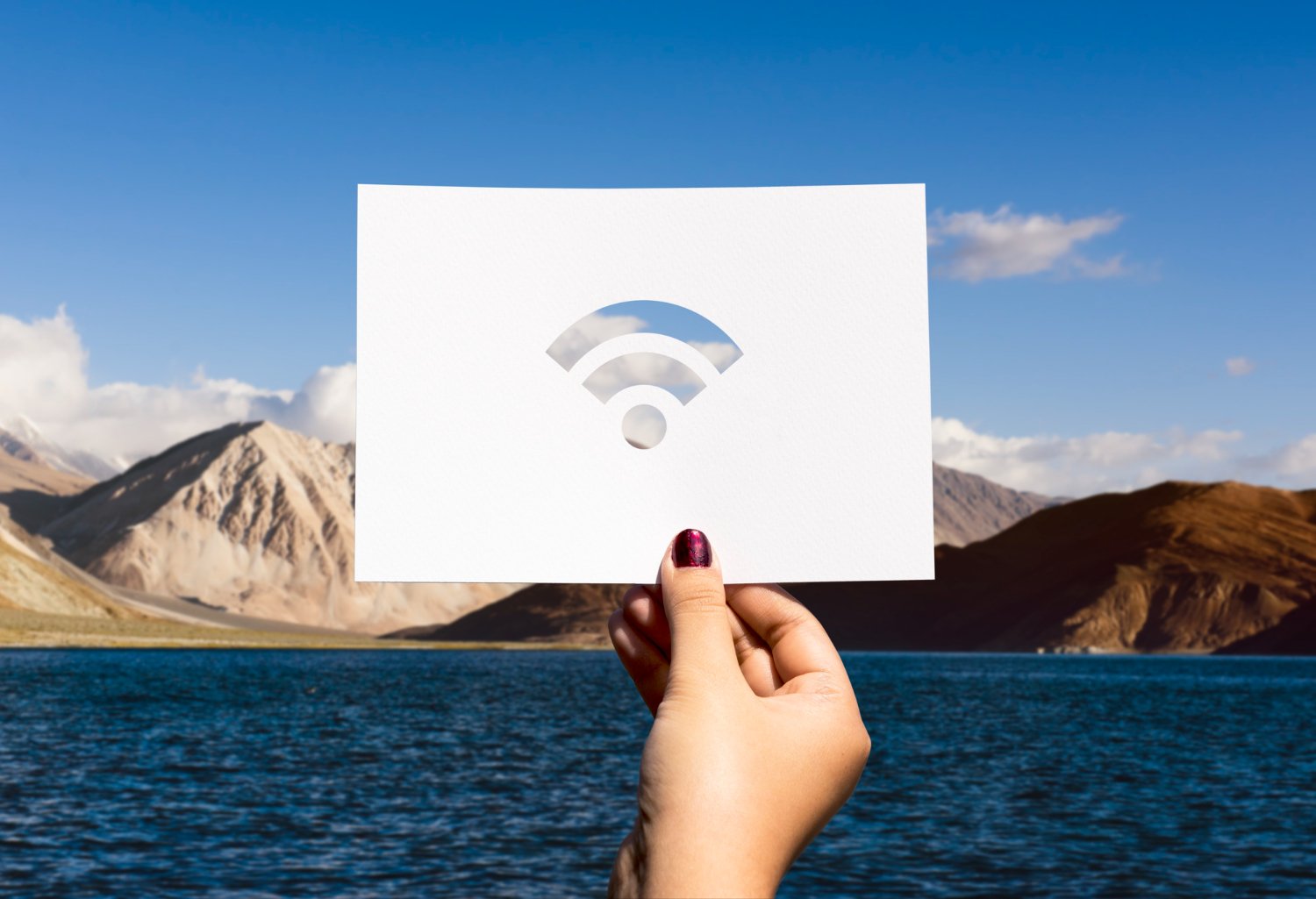 Read more about the article 6 Ciri WiFi Publik Tidak Aman yang Wajib Kamu Waspadai Mulai Sekarang
