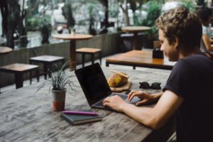 Read more about the article Solusi Internet untuk Cafe di Pangandaran Cepat & Stabil Bersama Wireka Connect