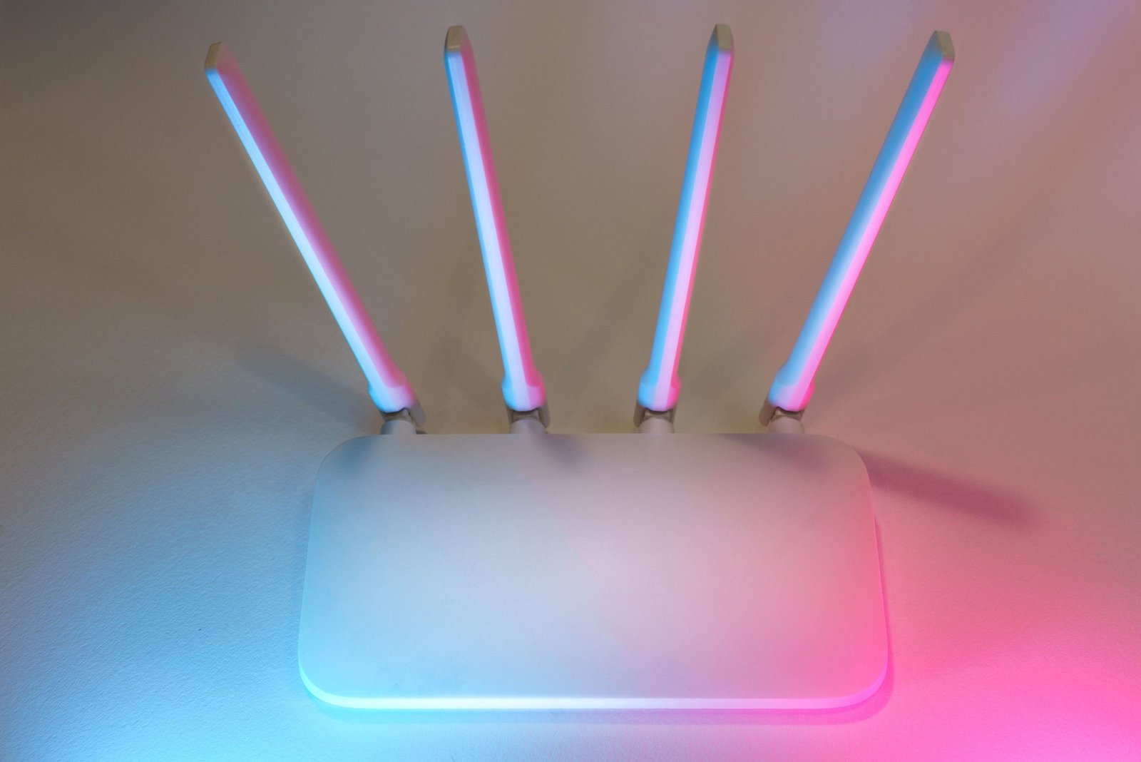 You are currently viewing Perbedaan Modem dan Router: Panduan Lengkap untuk Pemula